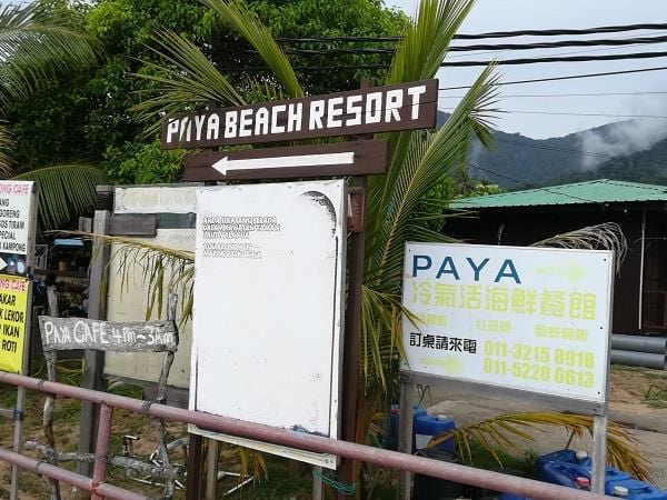 前往芭雅海滩度假村的指示牌 前往芭雅海滩度假村的指示牌